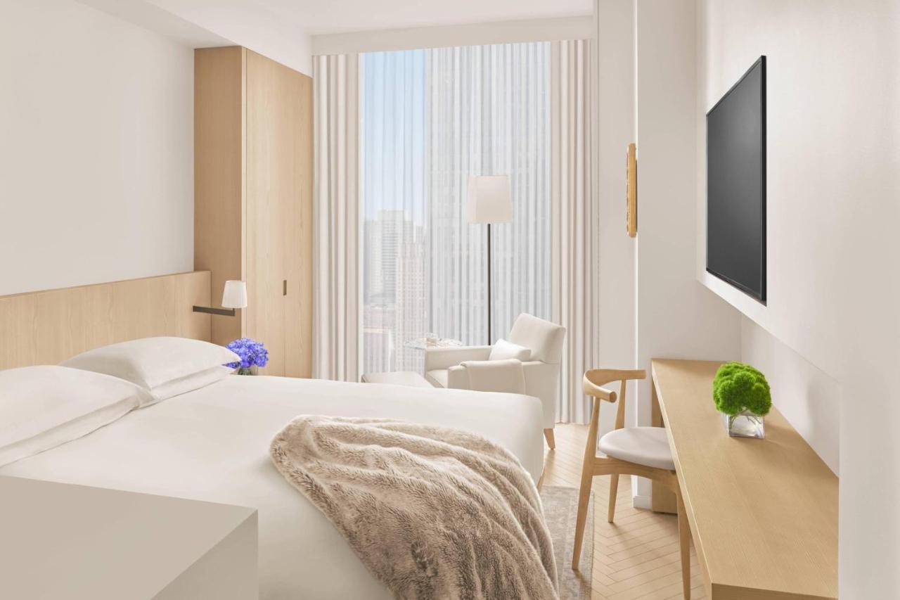 فندق ذا تايمز سكوير إيديشن نيو يورك المظهر الخارجي الصورة A bedroom at the hotel