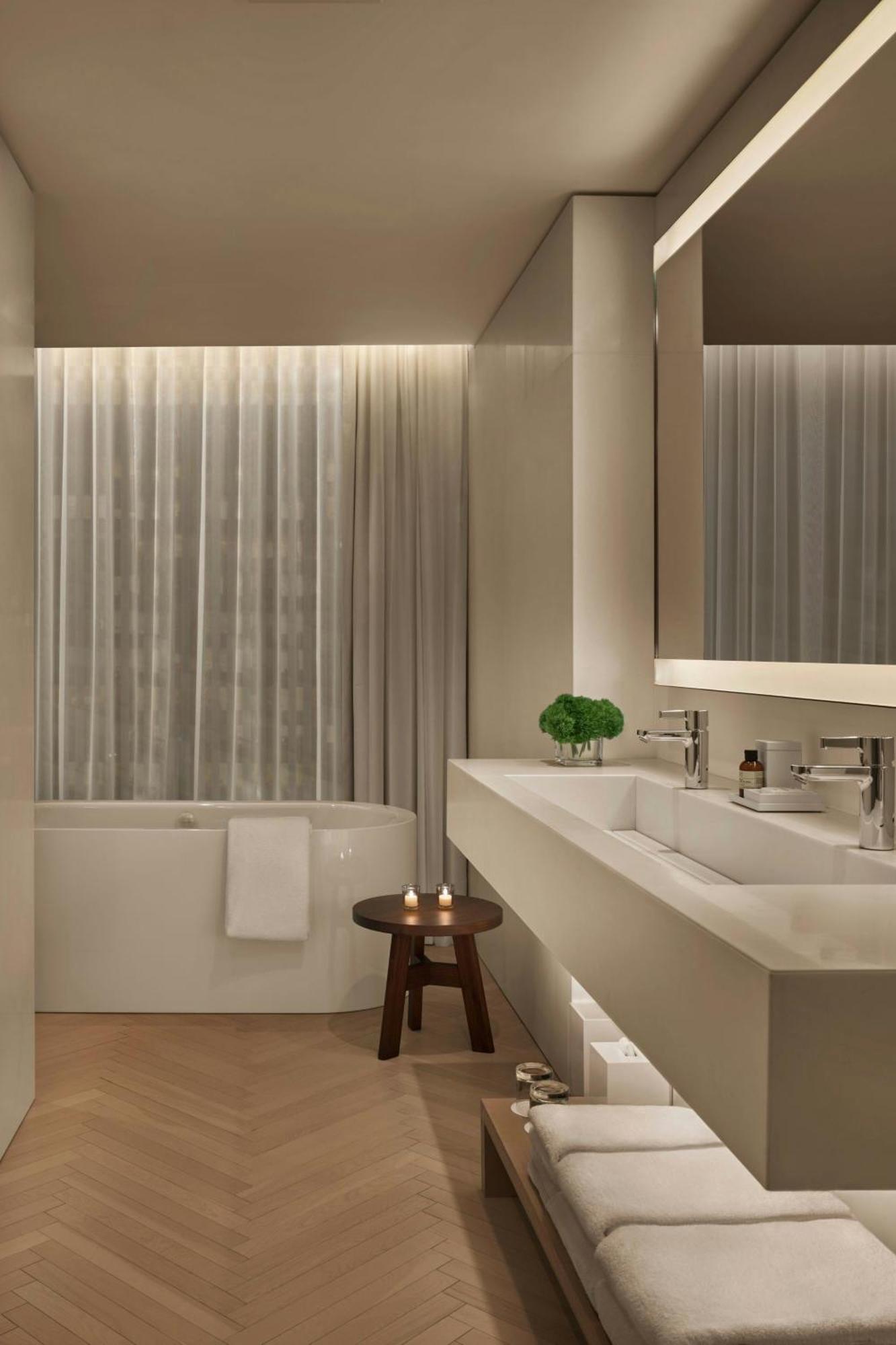 فندق ذا تايمز سكوير إيديشن نيو يورك المظهر الخارجي الصورة Bathroom