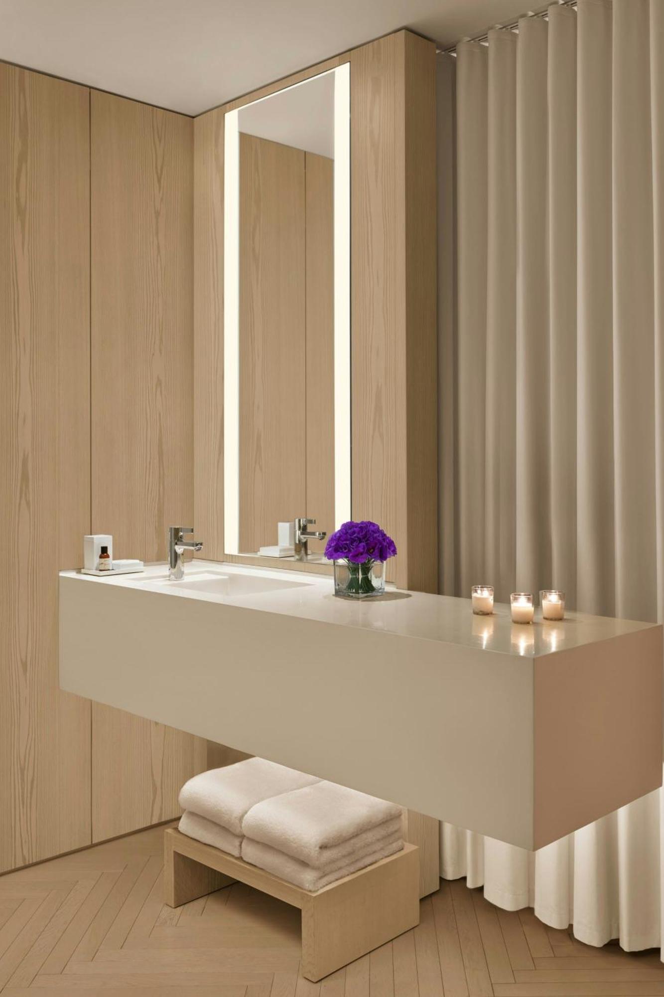 فندق ذا تايمز سكوير إيديشن نيو يورك المظهر الخارجي الصورة A 3D rendering of a bathroom